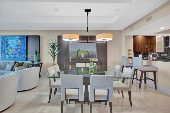Building Photo - 2711 S Ocean Dr