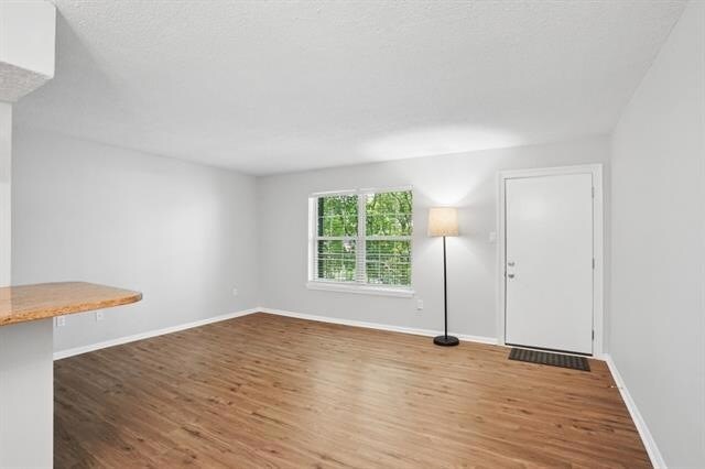 Foto del edificio - 2700 Whitney Pl