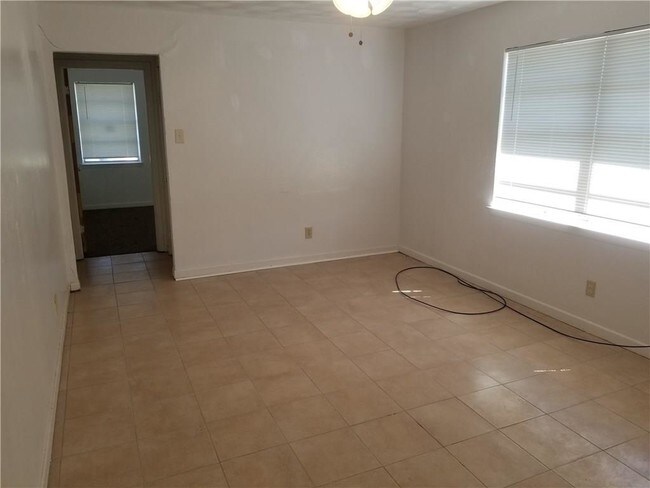 Building Photo - 807 Havenwood Dr