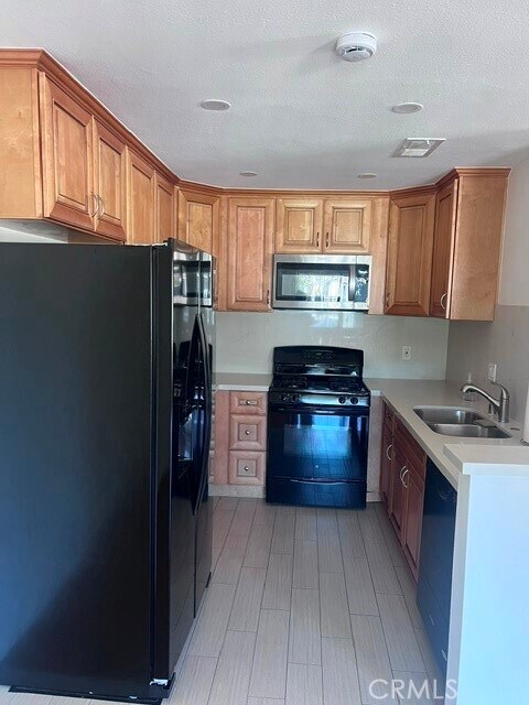 Foto del edificio - 6098 Terrace Ln
