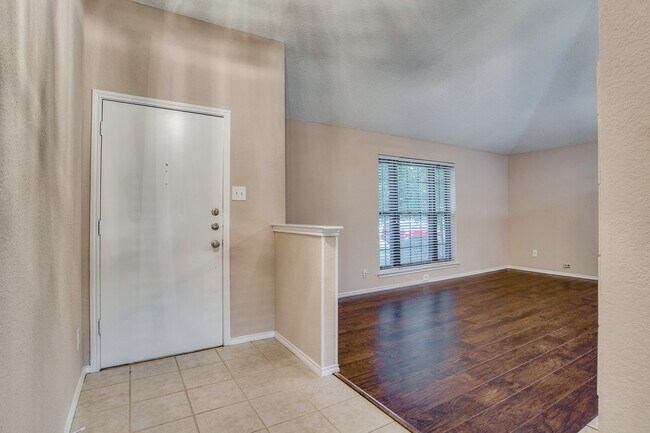 Foto del edificio - 3 Bedroom in Coppell - Large Trees and Fenced Yard