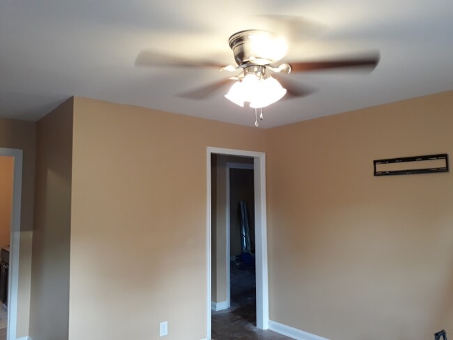 Building Photo - 110 Sun Valley Dr