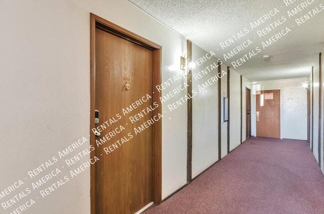 Building Photo - 6311 N Barcelona Ct