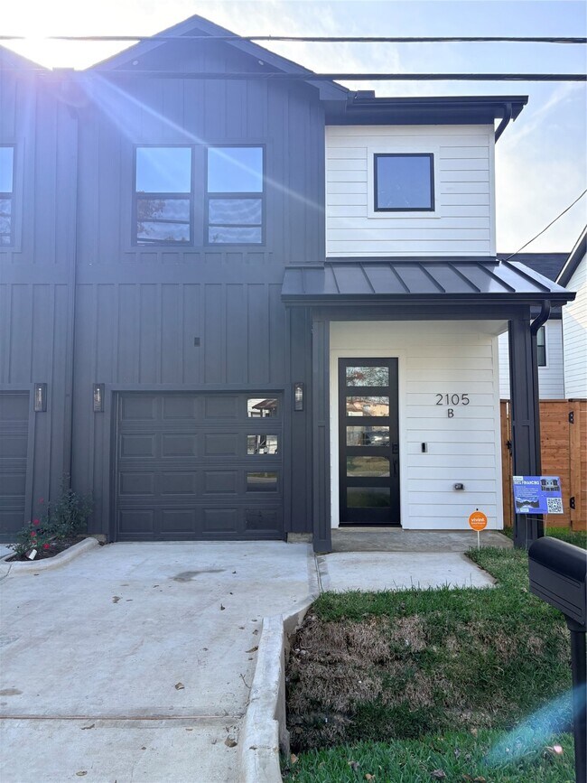 Foto del edificio - 2105 Esther Dr