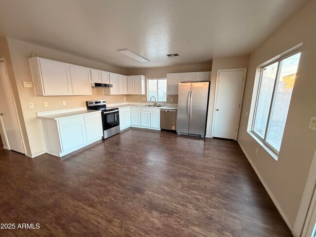 Foto del edificio - 12022 W Almeria Rd