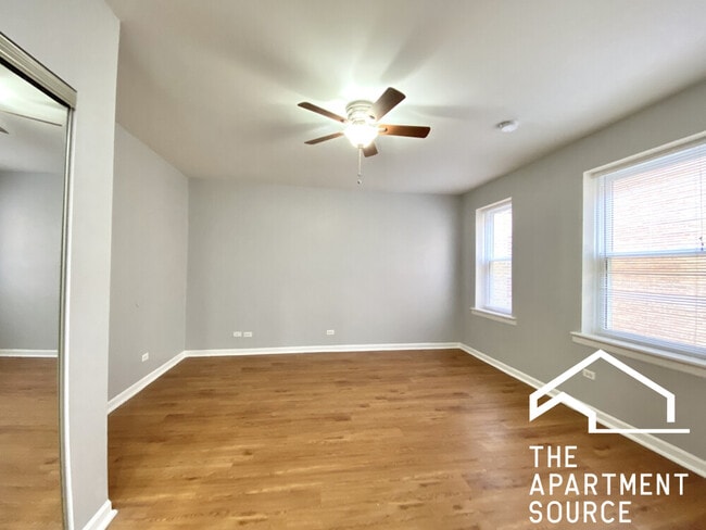 Building Photo - 4241 N Kenmore Ave