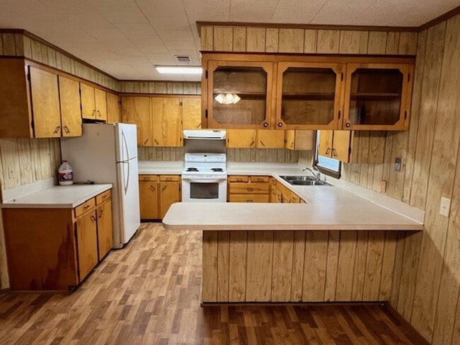 Building Photo - Adorable 2B/2B Home Available