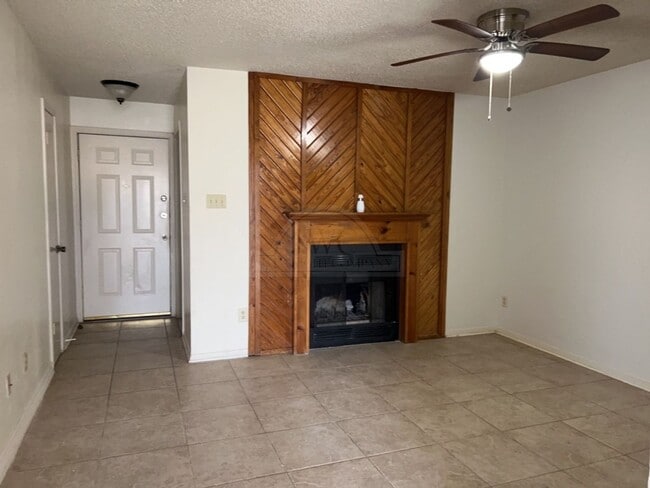 Building Photo - 206 Sorrell Dr