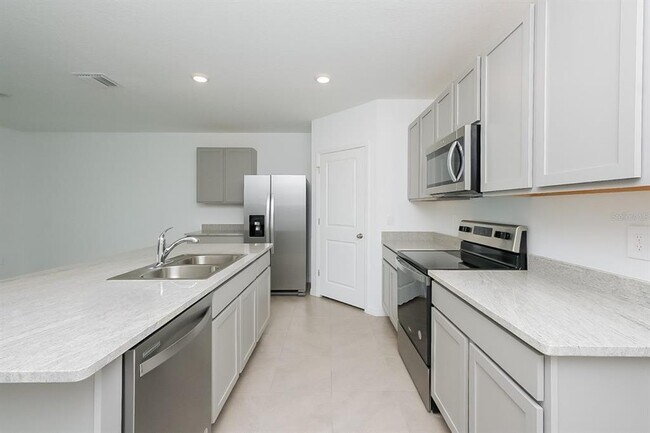 Building Photo - 17226 Reserva Dr