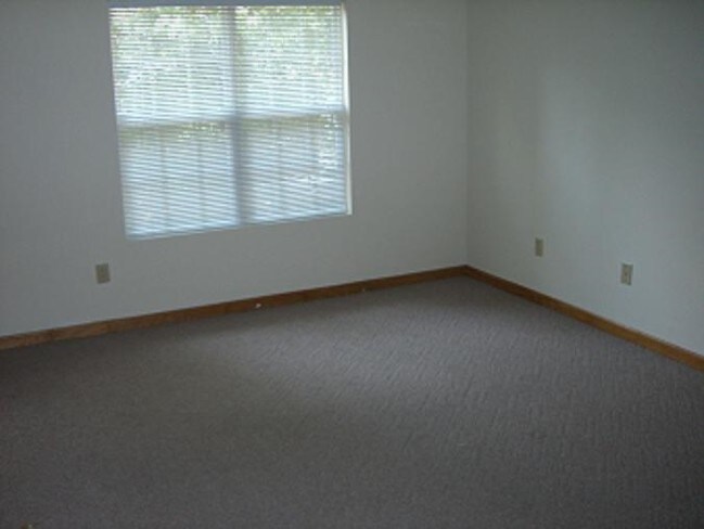 Building Photo - 118 Hazelwood Ct