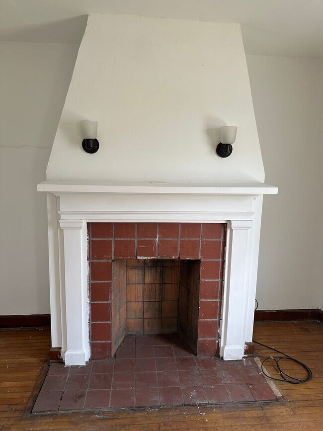 Foto del edificio - 3 Bedroom Home with Attached Garage