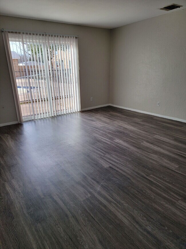 Building Photo - Townhome Style 2BR - $99 Move In Special!