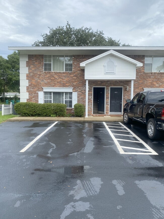 Building Photo - 852 Stonegate Ct