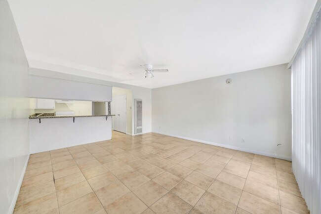 Foto del edificio - 14902 Gilmore St