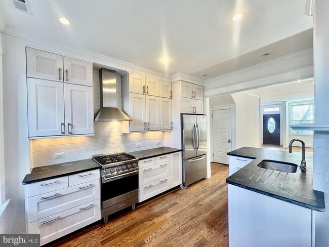 Foto del edificio - 769 Kenyon St NW