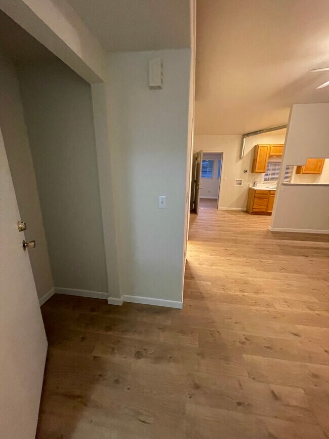 Foto del edificio - 6323 6th Ave NE