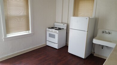 Building Photo - 2118 Bedford Ave