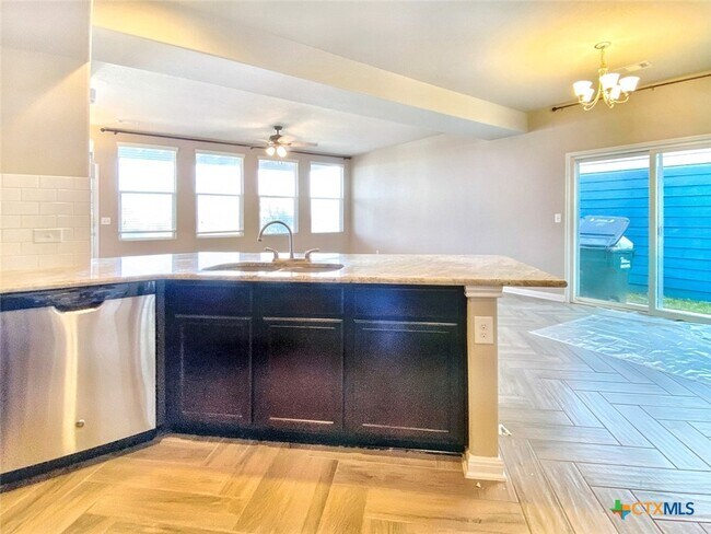 Foto del edificio - 1721 Arbor Knot Dr