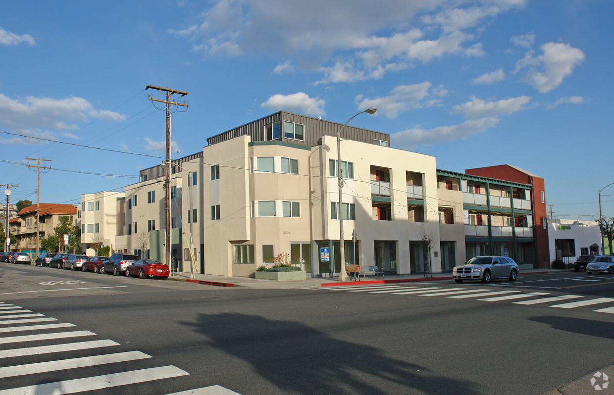 Building Photo - Pacific Court