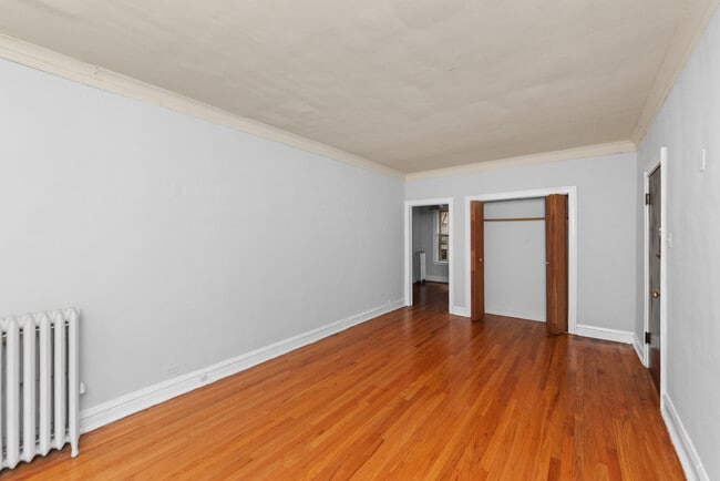 Building Photo - 4237 N Paulina St