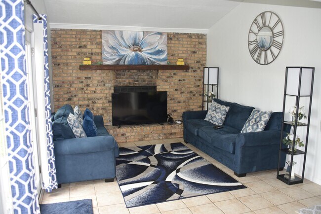 Foto del edificio - 650 W Tharpe St