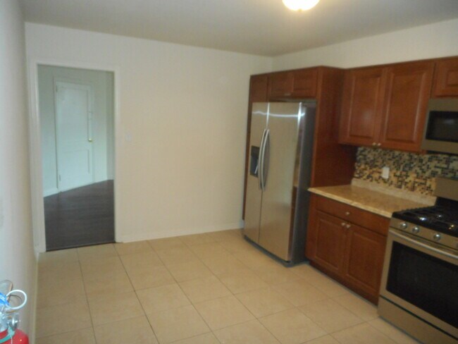 Building Photo - 587 Newark Pompton Tpke