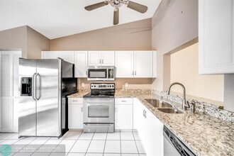 Building Photo - 3348 Lucerne Park Dr