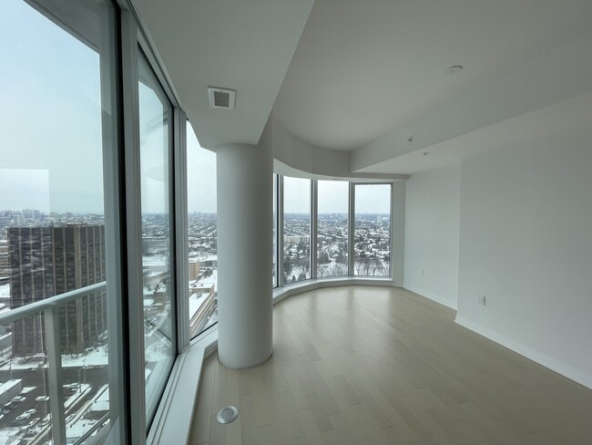 Building Photo - 805 Carling Av