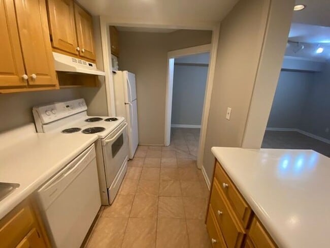 Building Photo - Charming 2-Bedroom Apartment in the Heart ...