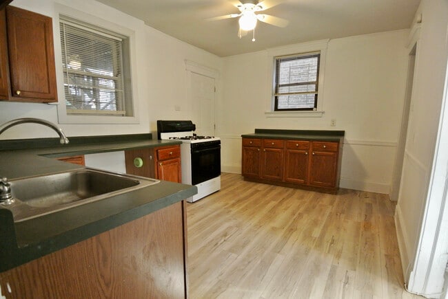 Building Photo - 3801 N Lakewood Ave #Gdn