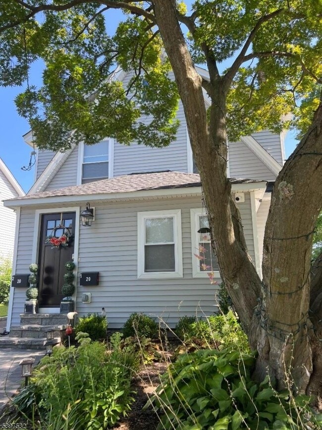 Building Photo - 20 Van Dyke Pl