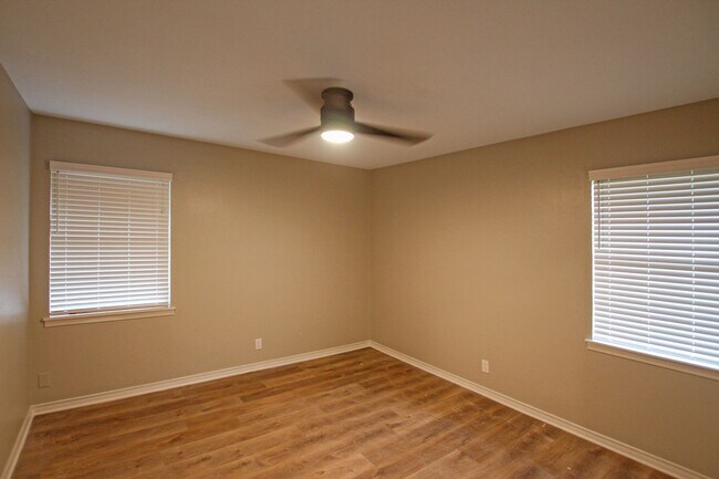 Foto del edificio - Almost Ready! Stunning 4-bedroom, 2-bath b...