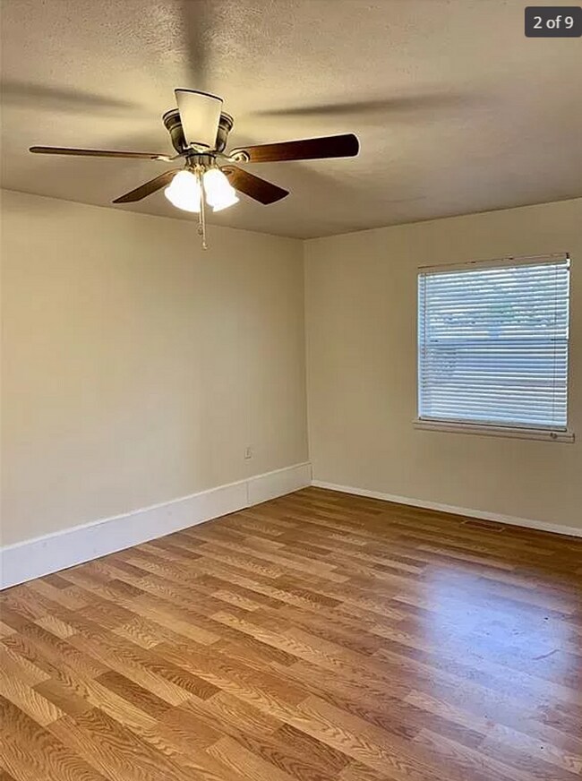 Building Photo - 3 Bedroom 2 Bath home for rent in Van Buren