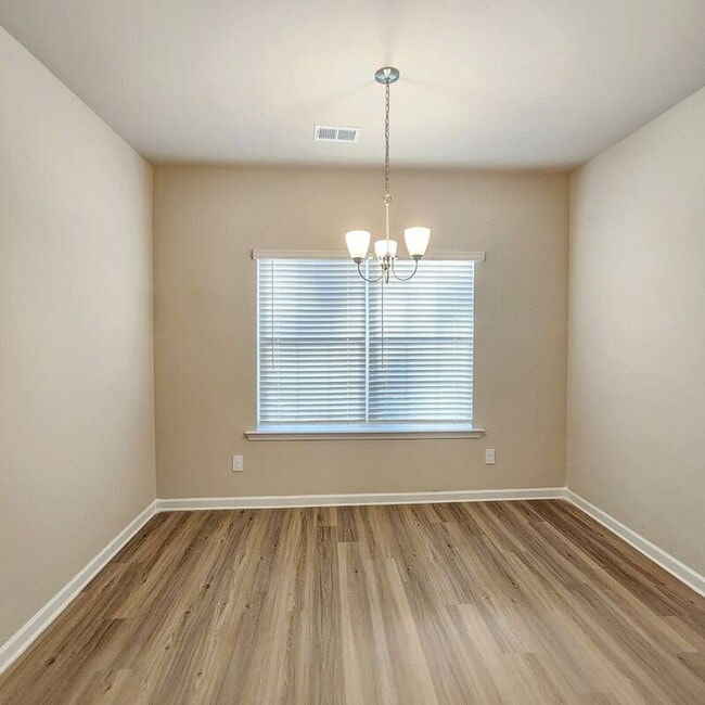 Building Photo - 7272 Laurel Way