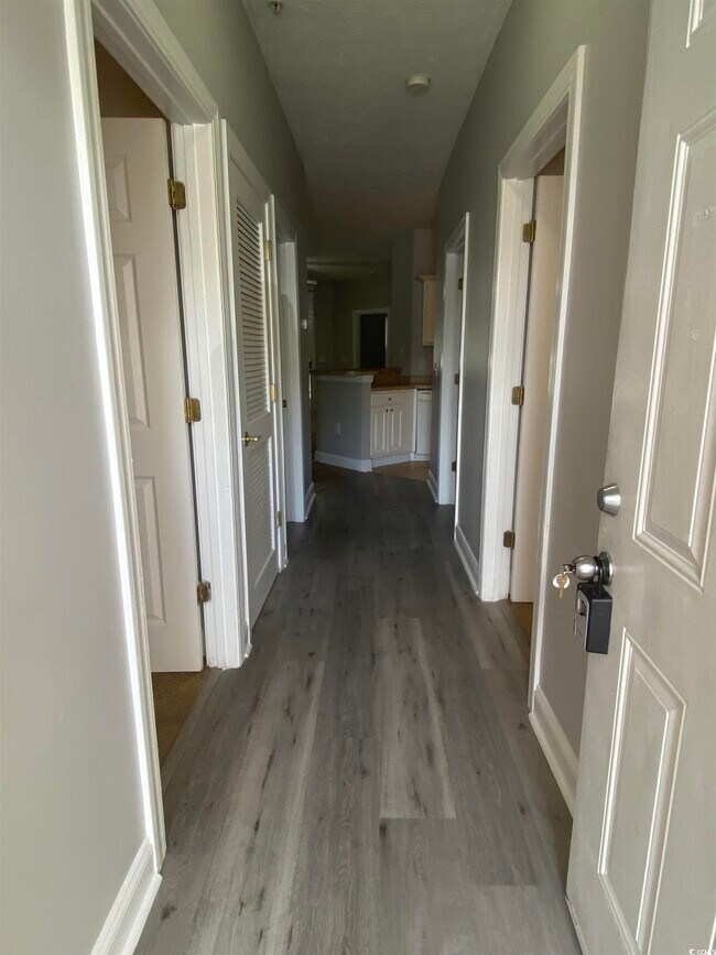 Foto del edificio - 105 Fountain Pointe Ln