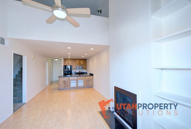 Building Photo - 1180 Foothill Dr