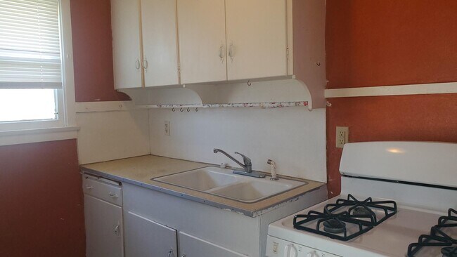 Building Photo - 1226 N 13th St