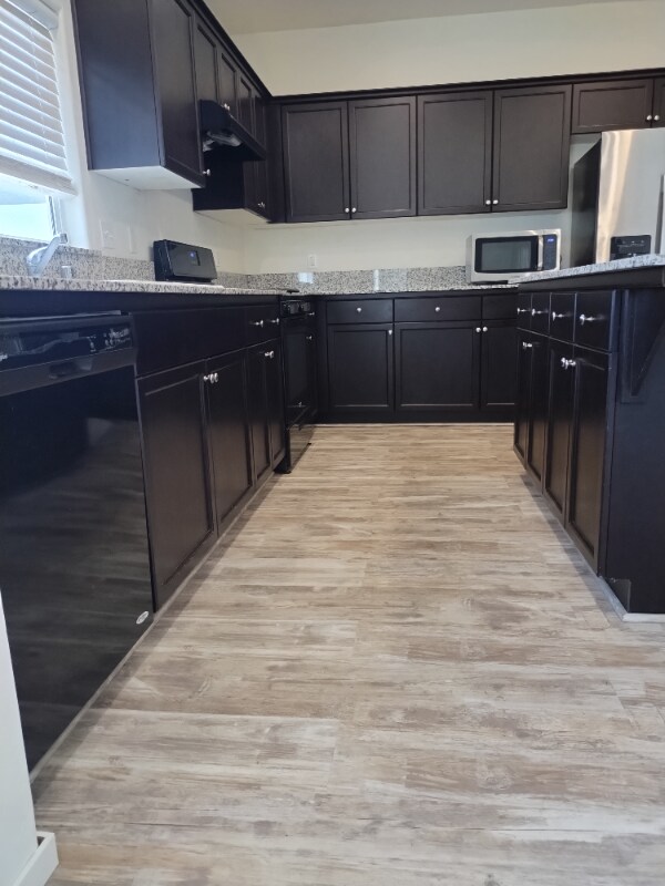 Foto del edificio - 1373 Manor Ave