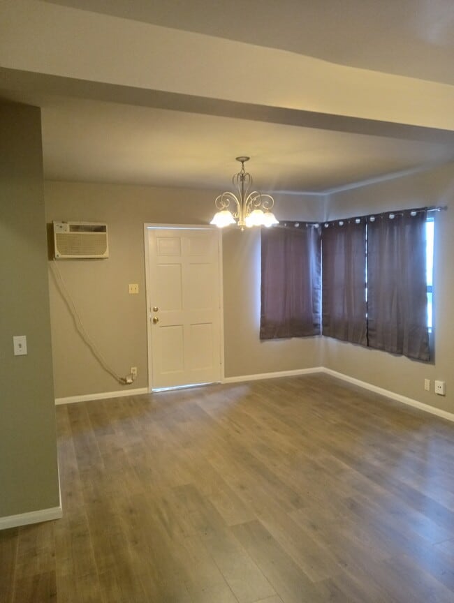 Foto del edificio - 11619 Archwood St