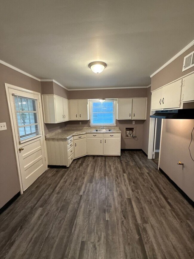 Foto del edificio - 4493 Westmont Rd