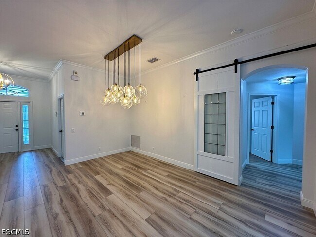 Foto del edificio - 8798 Fawn Ridge Dr