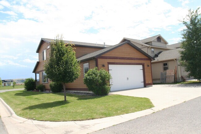 Foto del edificio - Single Family home in the heart of town!