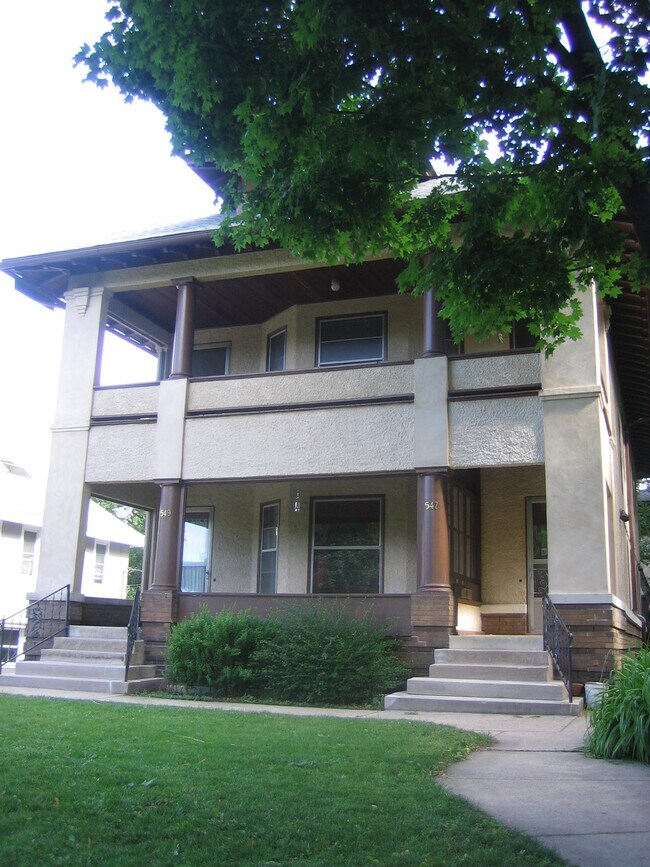 Building Photo - 547 Grand Hl