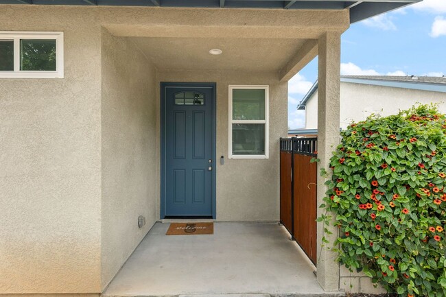Foto del edificio - 1572 Coolcrest Ave