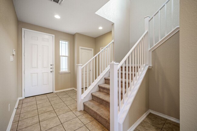 Foto del edificio - 4 Bedroom/2.5 Bath Mustang Valley Subdivision