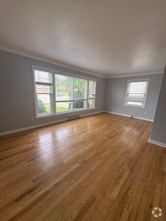 Building Photo - 2416 Warrensville Center Rd