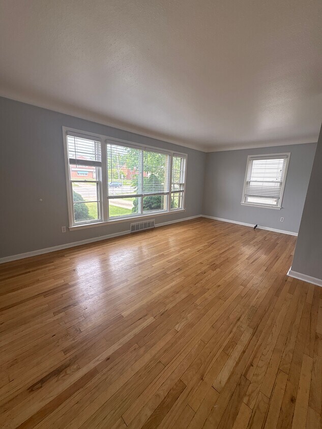 Foto principal - 2416 Warrensville Center Rd