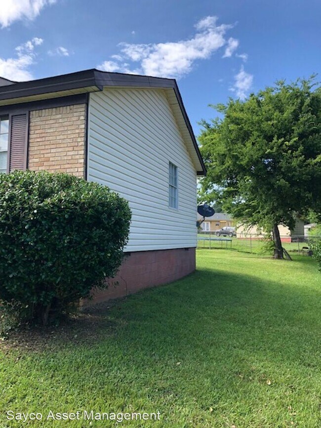 Building Photo - 3 br, 1.5 bath House - 3525 2nd Ave