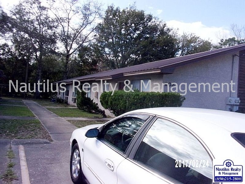 Primary Photo - 903 Russ Lake Dr