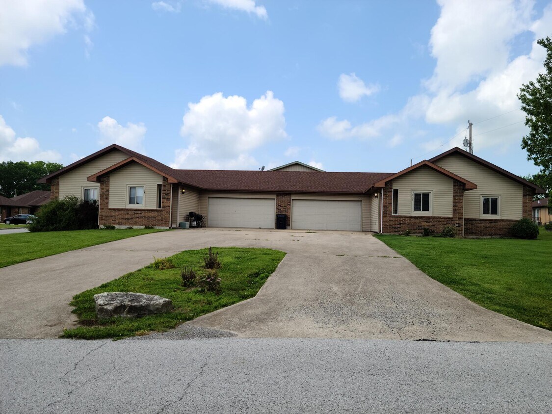 Foto principal - 653 Pine Ridge St